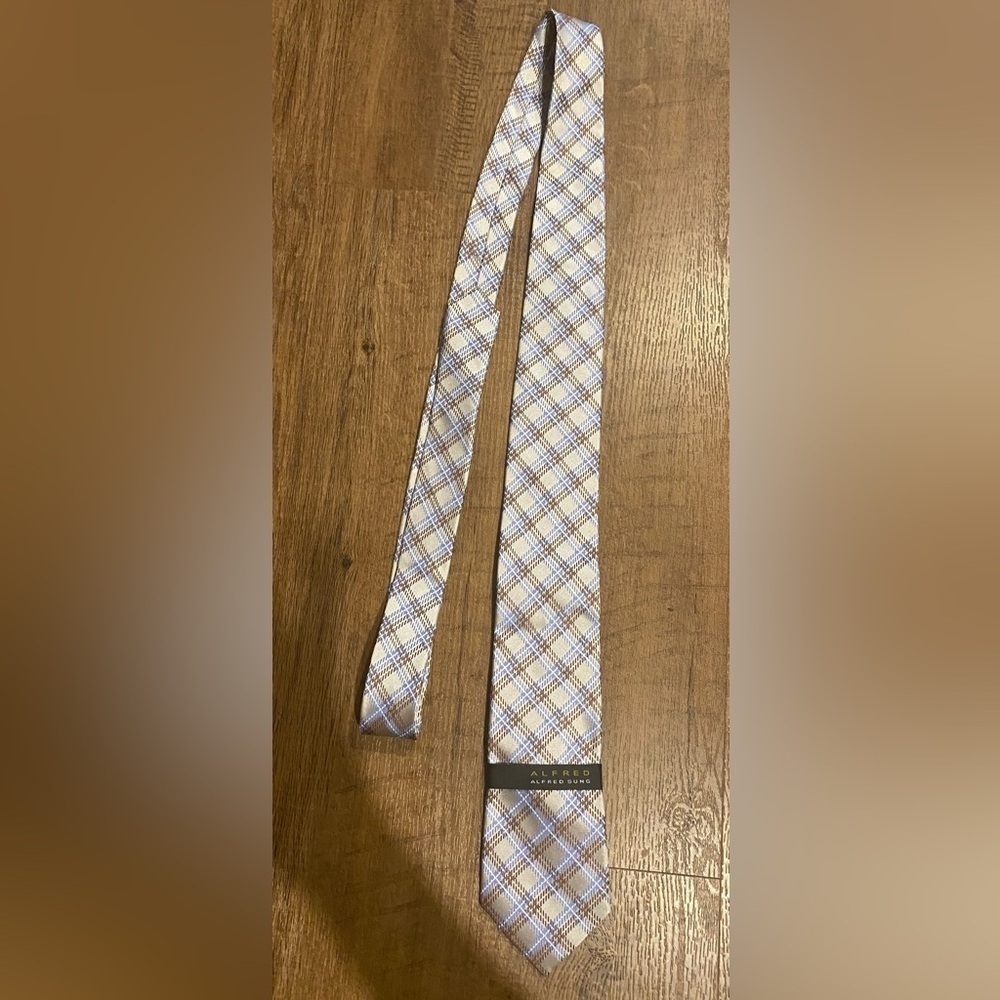 Alfred Sung 100% Silk Tie Handsome Design Brand New Condition with Tags